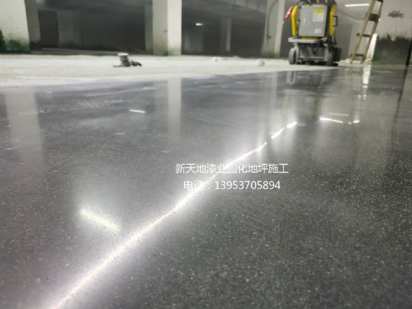 車庫(kù)地坪漆施工方案和價(jià)格？